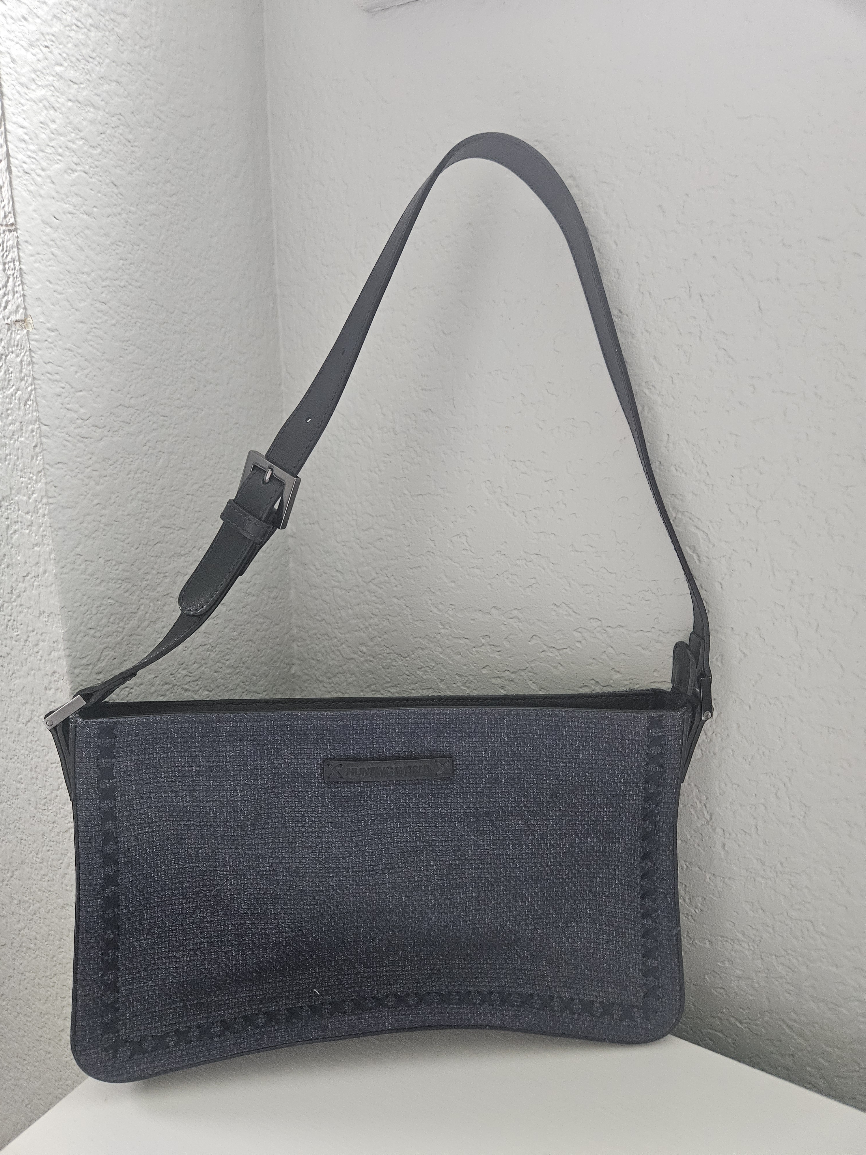 Hunting World Shoulder Bag